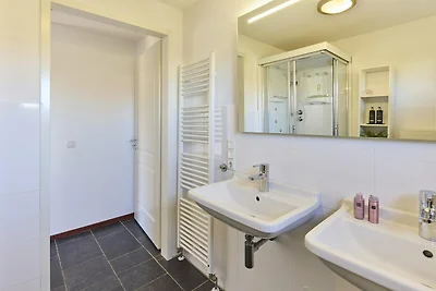 Luxe villa met sauna en stoomdouche in...