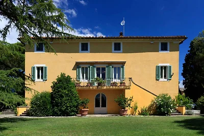 Villa mit 10 Schlafzimmern und Pool in Lucca
