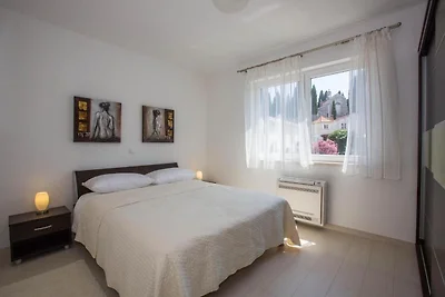 4B Apartments - Two Bedroom Apartment with...