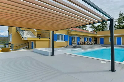 RE con piscina e spa Confortevole residenza p...