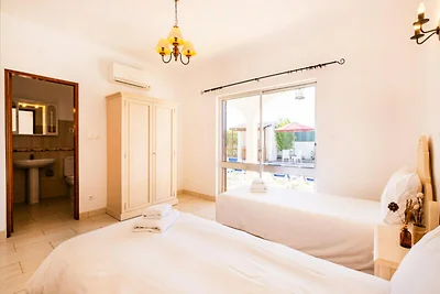 Villa in Albufeira mit Pool und Grillbereich