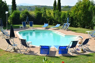 Splendido agriturismo con piscina in comune