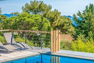 Villa in Les Issambres mit Schwimmbecken