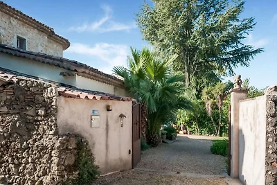 Charmantes Ferienhaus in Lorgues mit Pool