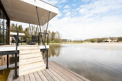 Moderne Lodge am Wasser