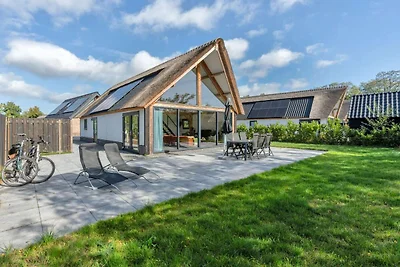 Luxury thatched holiday home for up to 6...