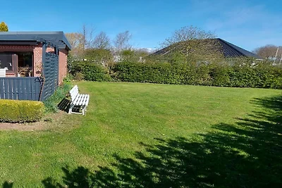 Bungalow in Niesgrau mit Schwimmbecken
