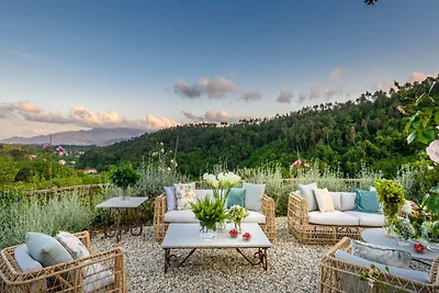 Villa di lusso con 10 camere da letto a Lucca