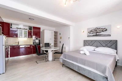 Studio Apartment Feather - Studio Apartment w...