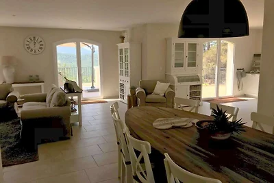 Villa a Le Plan-de-la-Tour con piscina