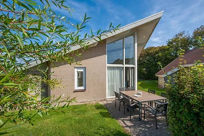 Neu gestalteter Bungalow mit Pool