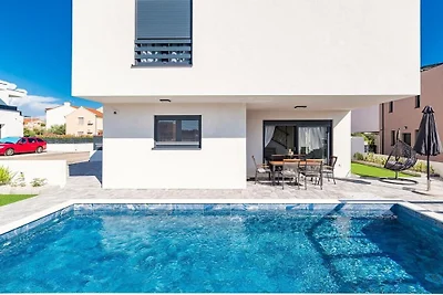 Villa in Vodice mit Schwimmbecken