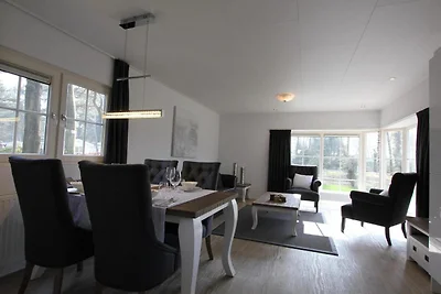 Chalet mit Terrasse in Seenähe