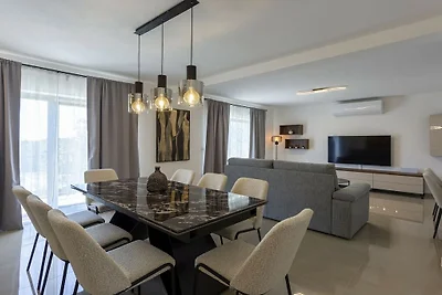 Luxuriöses Apartment mit Pool