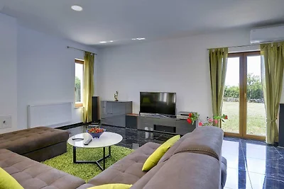 Villa con piscina a Pisino
