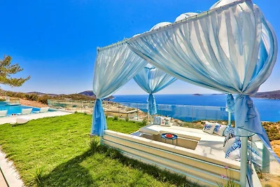 Villa in Kalkan mit Schwimmbecken