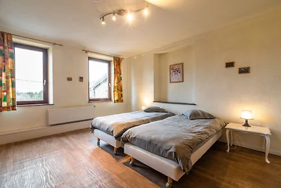Vakantiehuis in Sourbrodt met privיzwembad