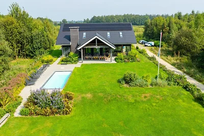 Villa mit beheiztem Pool und Sauna