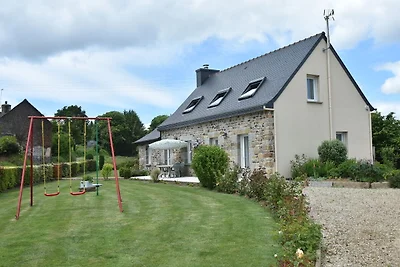 Smaakvol vakantiehuis in Plouvara met tuin
