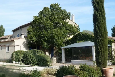 Spazioso Cottage a Oppede con Piscina