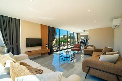 Villa in Kalkan mit Schwimmbecken