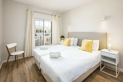 Modernes Apartment mit Meerblick, Terrasse