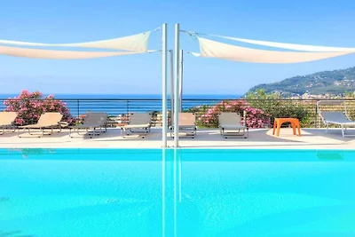 Villa in Diano Marina mit Schwimmbecken