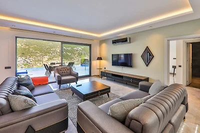 Villa in Kalkan mit Schwimmbecken