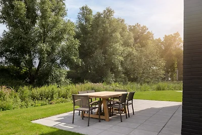 Luxe villa met wijnklimaatkast