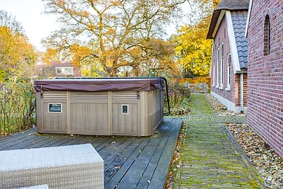 Ferienhaus in Nijverdal mit Whirlpool