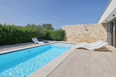 Villa in Kraj, Tkon mit Schwimmbecken