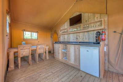 Schöne Zelthütte mit Küche, 10 km. aus Breda