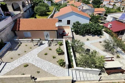 Ferienhaus in Vrbnik mit Schwimmbecken