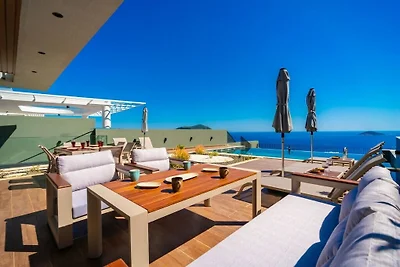 Villa in Kalkan mit Schwimmbecken