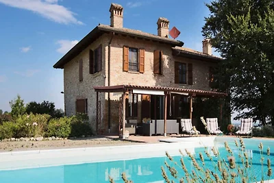 Sonniges Ferienhaus mit Swimmingpool