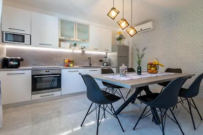 Three Bedroom Villa with Swimming Pool and...
