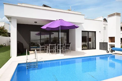 Modernes Ferienhaus mit privatem Pool