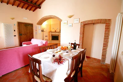 Schönes Bauernhaus in Asciano mit Schwimmbad