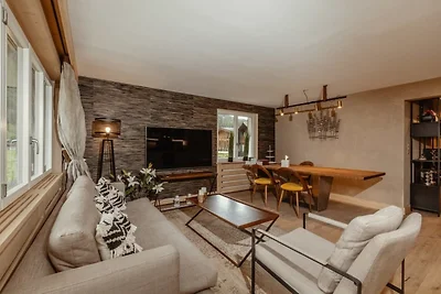 Üppiges Apartment mit Terrassenblick