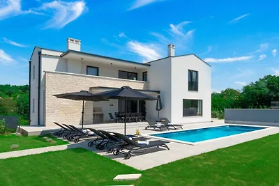 Villa in Kringa mit Schwimmbecken
