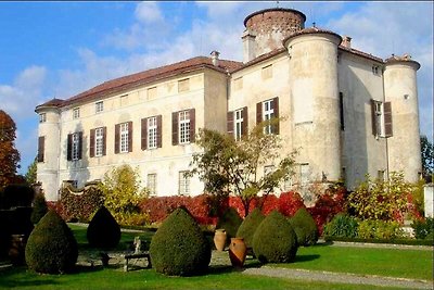 Elegante Schlosswohnung mit großem Garten