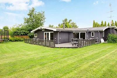 10 Personen Ferienhaus in Væggerløse-By Traum