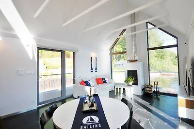 Ferienhaus mit privatem See und Strand