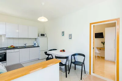 Apartments Sara (Molunat)