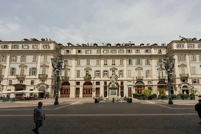 Wohnung in Torino mit Balkon und Parken