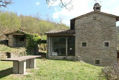 Elegante villa in pietra con piscina