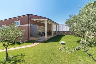 Luxuriöse Villa in Valtura mit privatem Pool