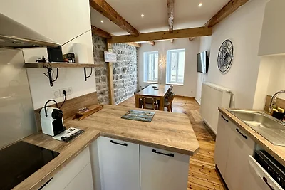 Sanctuaire luxuriant près de la forêt