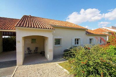 Charming villa in Rouzède with private garden