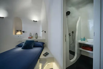 Fira Retreat con vista mare